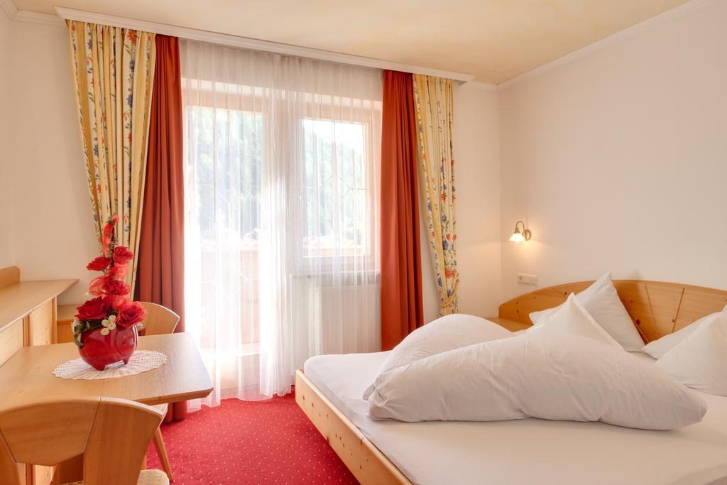 Hotel Theiner Curon Venosta Εξωτερικό φωτογραφία
